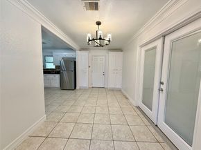 5701 LUNA Street, Houston TX 77076