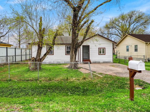 1114 Blackwood Avenue, Houston TX 77032