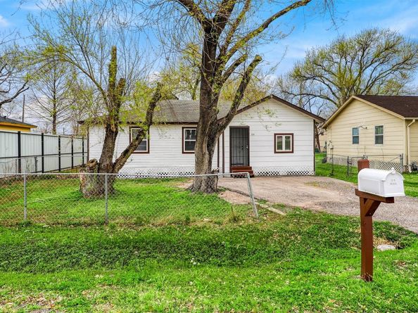 1114 Blackwood Avenue, Houston TX 77032