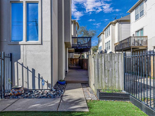 1505 Roy Street, Houston TX 77007