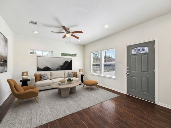 7047 Avenue E, Houston TX 77011