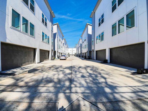 4810 Martin Oaks Lane, Houston TX 77018