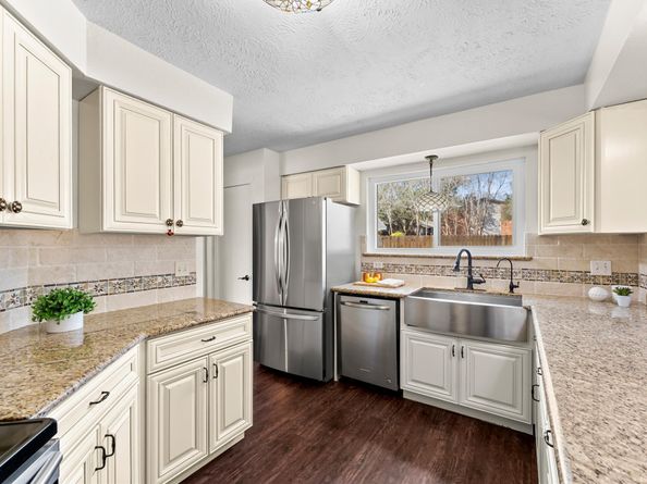 17815 Heritage Colony Court, Webster TX 77598