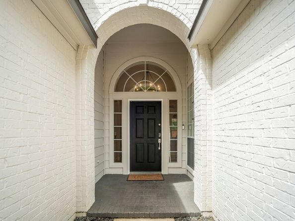 146 S Holly Laurel Circle, The Woodlands TX 77382