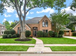 2107 Pecan Trail Drive, Richmond TX 77406