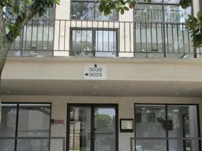 3025 Walnut Bend Lane 21, Houston TX 77042