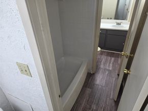 3025 Walnut Bend Lane 21, Houston TX 77042