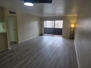 3025 Walnut Bend Lane 21, Houston TX 77042