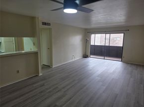 3025 Walnut Bend Lane 21, Houston TX 77042