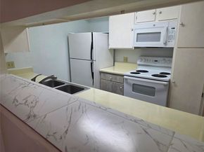 3025 Walnut Bend Lane 21, Houston TX 77042