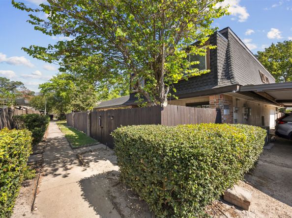 12020 Mighty Oak Drive B, Houston TX 77066