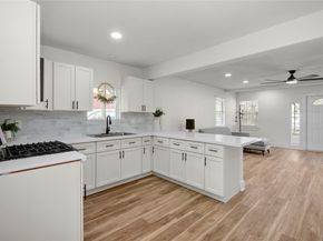 4909 Cochran Street 12, Houston TX 77009