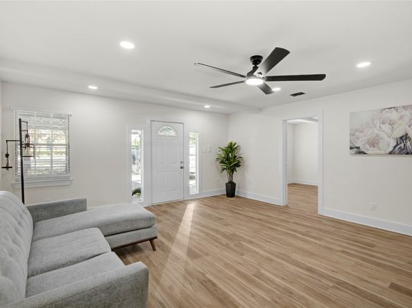 4909 Cochran Street 12, Houston TX 77009