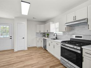 4909 Cochran Street 12, Houston TX 77009
