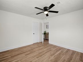 4909 Cochran Street 12, Houston TX 77009