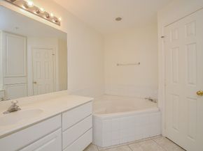 2710 Grants Lake Boulevard I4, Sugar Land TX 77479