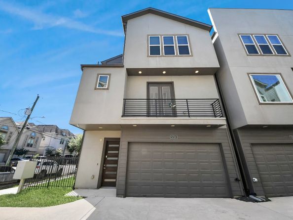 5720 Petty Street, Houston TX 77007