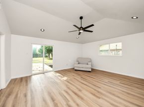 2407 Crestdale Dr, Houston TX 77080