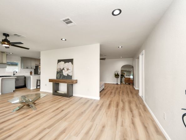 2407 Crestdale Dr, Houston TX 77080