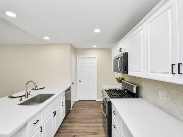 531 Edgebrook Drive, Houston TX 77034