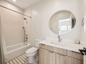 1127 W 16th Street C, Houston TX 77008