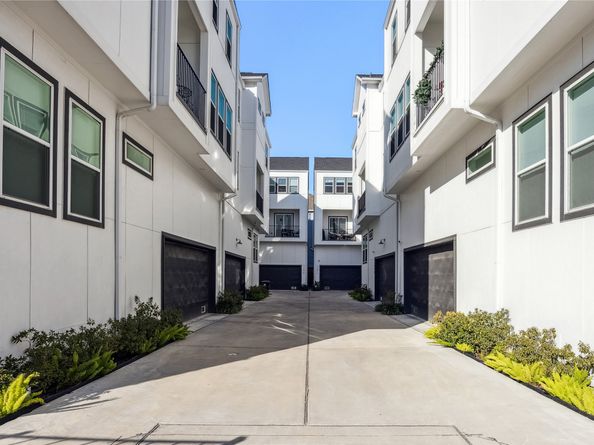 1127 W 16th Street C, Houston TX 77008