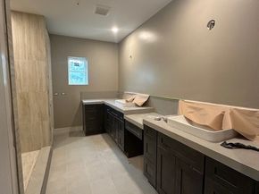 309 Avenue Of Oaks Street, Houston TX 77009