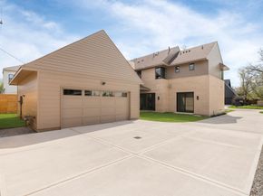 309 Avenue Of Oaks Street, Houston TX 77009