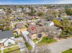 309 Avenue Of Oaks Street, Houston TX 77009