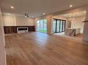 309 Avenue Of Oaks Street, Houston TX 77009