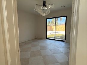 309 Avenue Of Oaks Street, Houston TX 77009