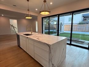 309 Avenue Of Oaks Street, Houston TX 77009