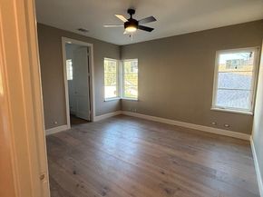 309 Avenue Of Oaks Street, Houston TX 77009