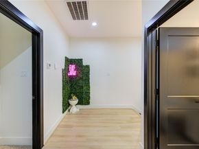 5421 Southlea Street A, Houston TX 77033