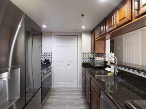 3525 Sage Road 917, Houston TX 77056