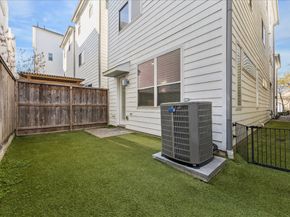 1213 Crockett Street, Houston TX 77007