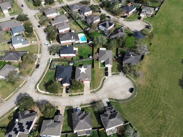 4710 Meadowthorn Court, Friendswood TX 77546