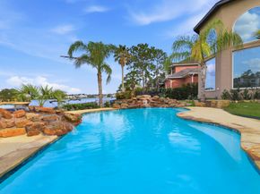 27 Pleasure Cove Drive, The Woodlands TX 77381