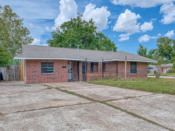 5431 Willow Glen Drive, Houston TX 77033