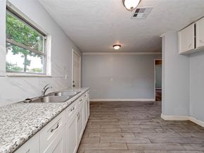 5431 Willow Glen Drive, Houston TX 77033