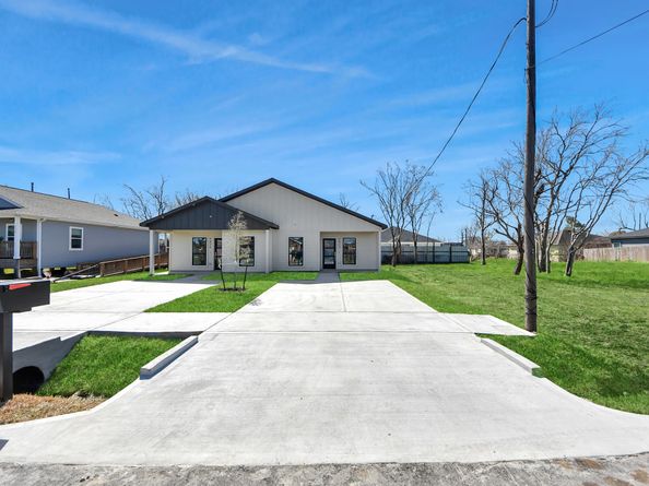 9826 Nedwald Street, Houston TX 77029