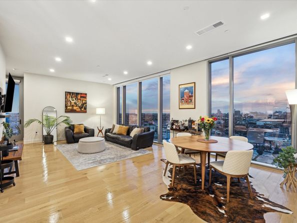 1711 Allen Parkway 1903, Houston TX 77019