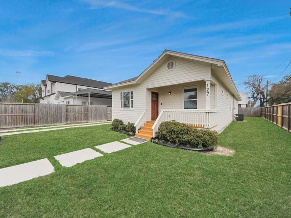 127 Amundsen Street, Houston TX 77009