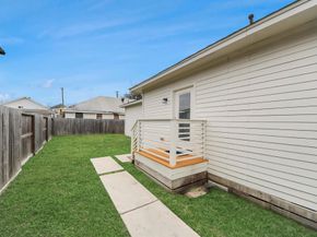 127 Amundsen Street, Houston TX 77009