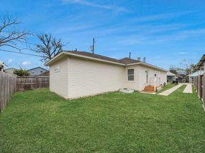 127 Amundsen Street, Houston TX 77009