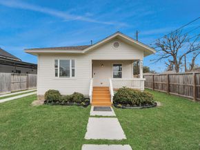 127 Amundsen Street, Houston TX 77009