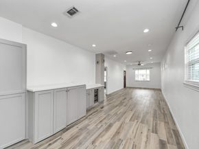127 Amundsen Street, Houston TX 77009