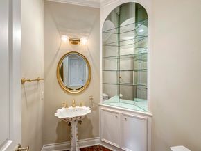 5469 Briar Drive, Houston TX 77056