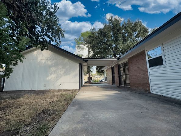 13406 Melcher Drive, Houston TX 77045