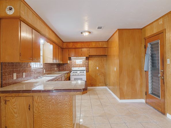 814 Hurley Street, Houston TX 77022
